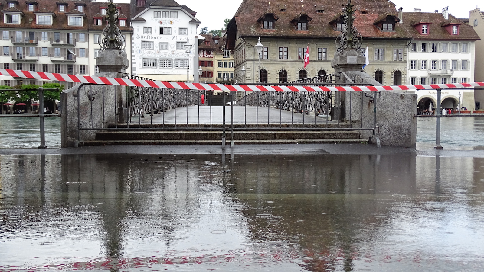 Rathaussteg Absperrung Hochwasser